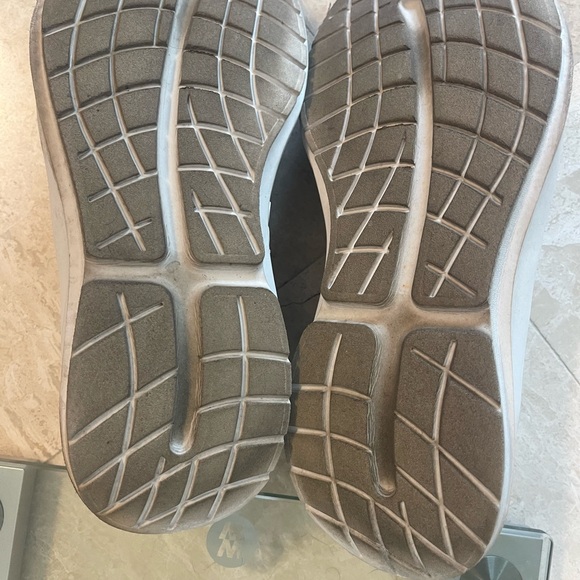 OOFOS Black and Gray Athletic Shoes - Picture 4 of 6